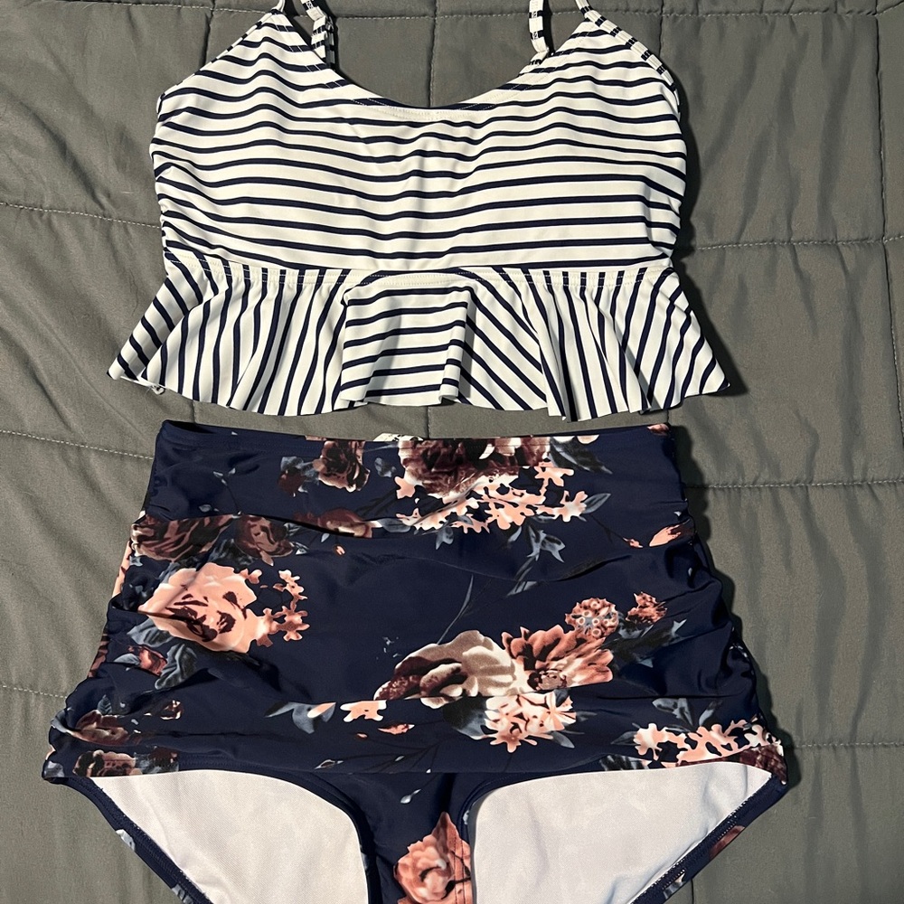 COCOSHIP Navy and Pink Floral Swimsuit